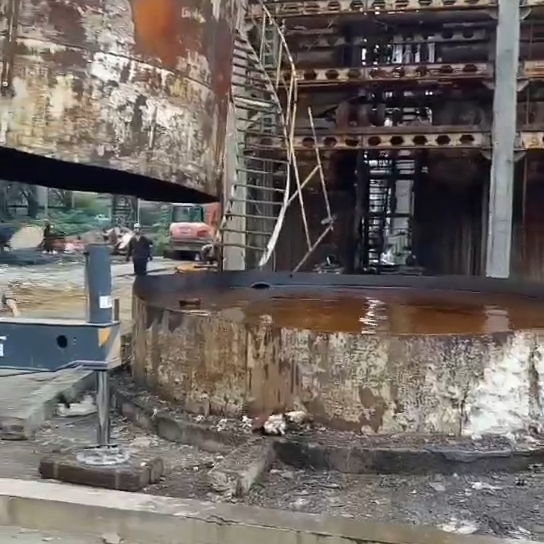 杜絕明火隱患，鋼廠罐體水切割拆除